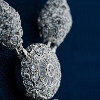 Pendentif croix en mousse sertie de diamants et de moissanite 