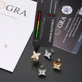 Boucles d'oreilles puces en forme d'étoile à quatre branches serties de diamants et de moissanite, en argent sterling