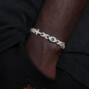 Bracelet en argent sterling orné de moissanites, diamants et croix infinie avec œil protecteur.