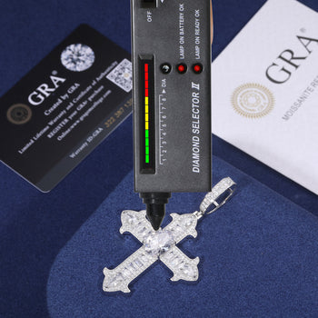 MOISSANIT-DIAMANT-IRIS-KREUZANHÄNGER AUS STERLINGSILBER