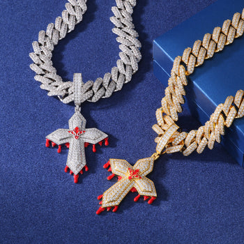 PENDENTIF CROIX DE SANG FONDU EN MOISSAINE ET DIAMANT 