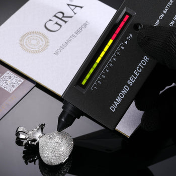 PENDENTIF SAC À BILLETS EN ARGENT MASSIF ET DIAMANTS EN MOISSANITE {STYLE 3}