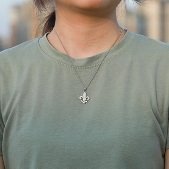 COLLIER PENDENTIF FLEUR DE LIS DIAMANT MOISSANITE EN ARGENT MASSIF