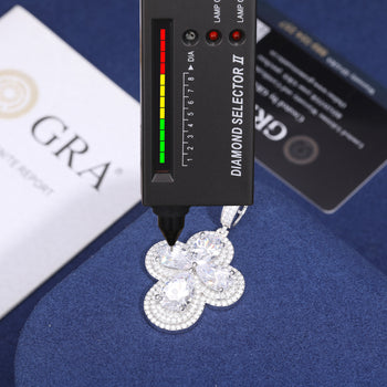 Collier pendentif croix trèfle en diamant et moissanite taille poire, en argent sterling