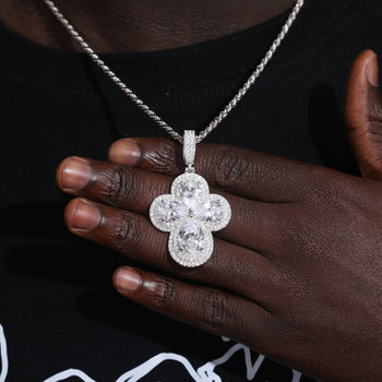 Collier pendentif croix trèfle en diamant et moissanite taille poire, en argent sterling