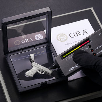 Pendentif pistolet en diamant moissanite en argent sterling