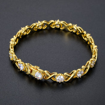 Bracelet tennis en argent sterling orné de diamants et de moissanite « Amour éternel ».