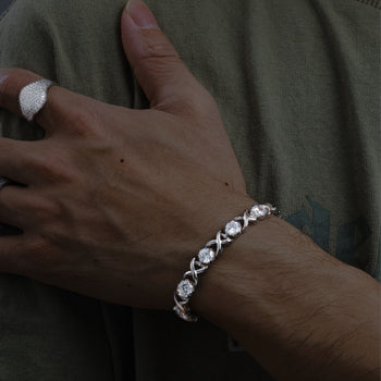 Bracelet tennis en argent sterling orné de diamants et de moissanite « Amour éternel ».