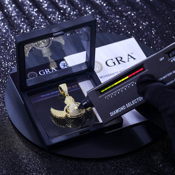 Pendentif globe tournant en diamant et moissanite en argent sterling