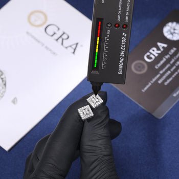 Boucles d'oreilles clous en forme de trèfle à quatre feuilles, serties de diamants et de moissanite, en argent sterling