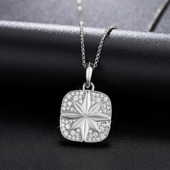 Collier pendentif en argent sterling orné d'une breloque étoile en moissanite et diamant.