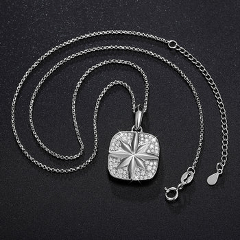 Collier pendentif en argent sterling orné d'une breloque étoile en moissanite et diamant.