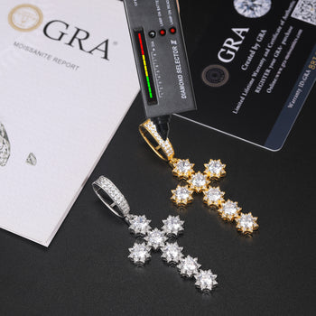 Pendentif croix soleil en moissanite et diamants, en argent sterling