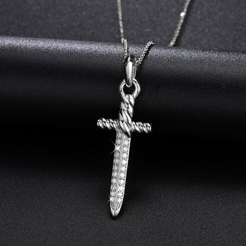 Pendentif croix en moissanite et diamants, en argent sterling