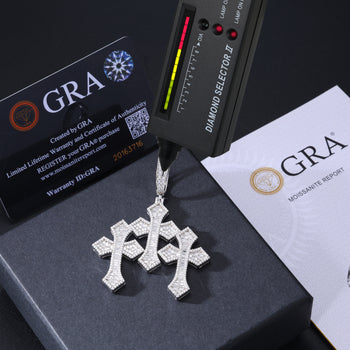 Pendentif triple croix en moissanite et diamants, en argent sterling 