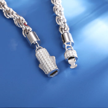 TWISTED LINK CHAIN BRACELET IN STERLING SILVER with MOISSANITE DIAMOND on LOCK