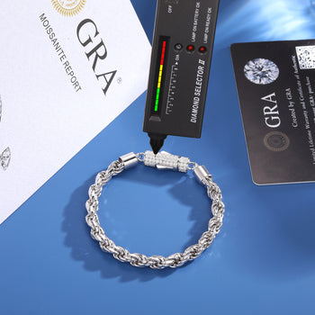 TWISTED LINK CHAIN BRACELET IN STERLING SILVER with MOISSANITE DIAMOND on LOCK