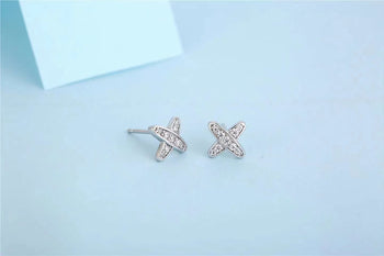 Boucles d'oreilles puces en forme de X serties de diamants moissanite en argent sterling (style 2)