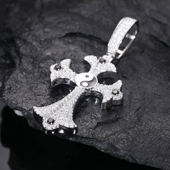 MOISSANIT-DIAMANT-YIN-YANG-KREUZANHÄNGER AUS STERLINGSILBER