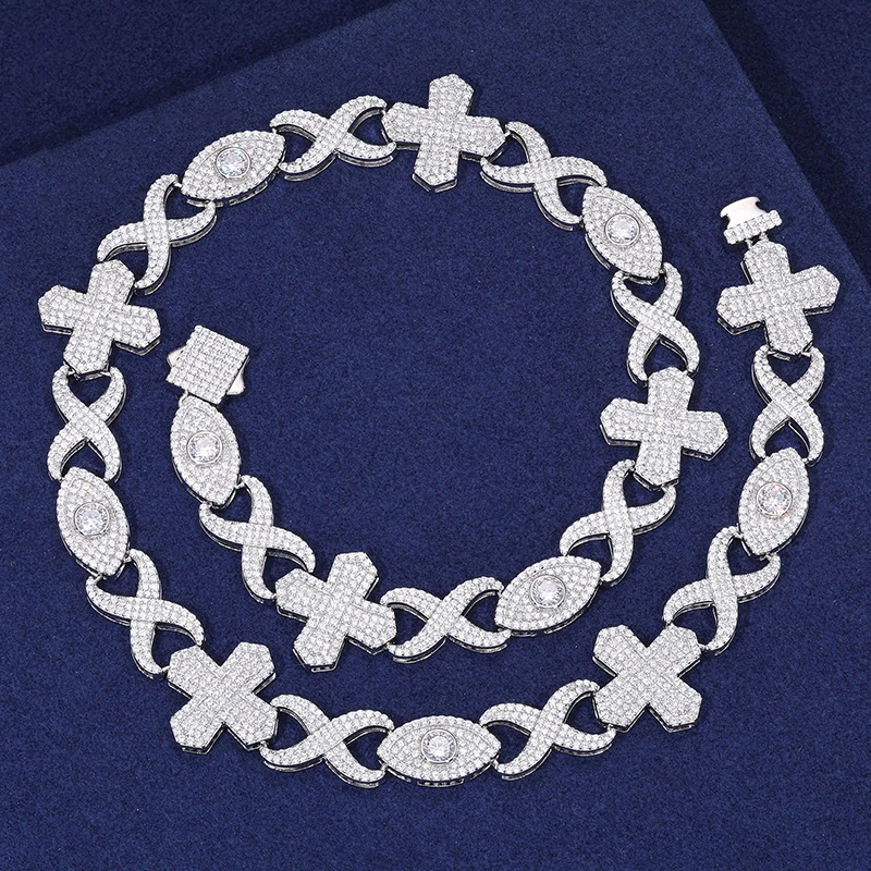 BRACELET À MAILLES CUBINES TAILLÉES EN ARGENT MASSIF