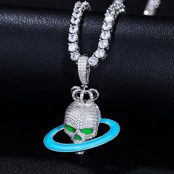 Pendentif crâne lumineux en moissanite et argent sterling