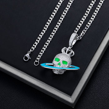 Pendentif crâne lumineux en moissanite et argent sterling