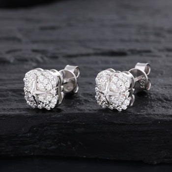 Boucles d'oreilles à clous en argent sterling avec halo de moissanite 