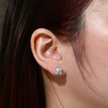 Boucles d'oreilles à clous en argent sterling avec halo de moissanite 