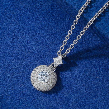 Pendentif en argent sterling avec halo de moissanite 