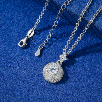 Pendentif en argent sterling avec halo de moissanite 