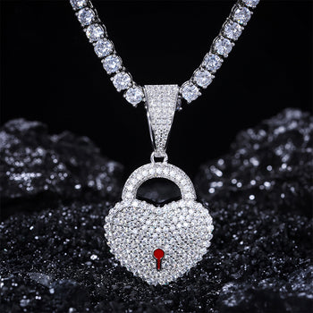 Pendentif en forme de cœur en moissanite et argent sterling