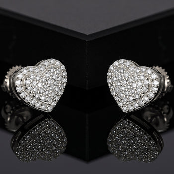Boucles d'oreilles puces en forme de cœur en moissanite et argent sterling