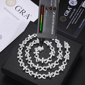 BRACELET À MAILLES CUBINES TAILLÉES EN ARGENT MASSIF