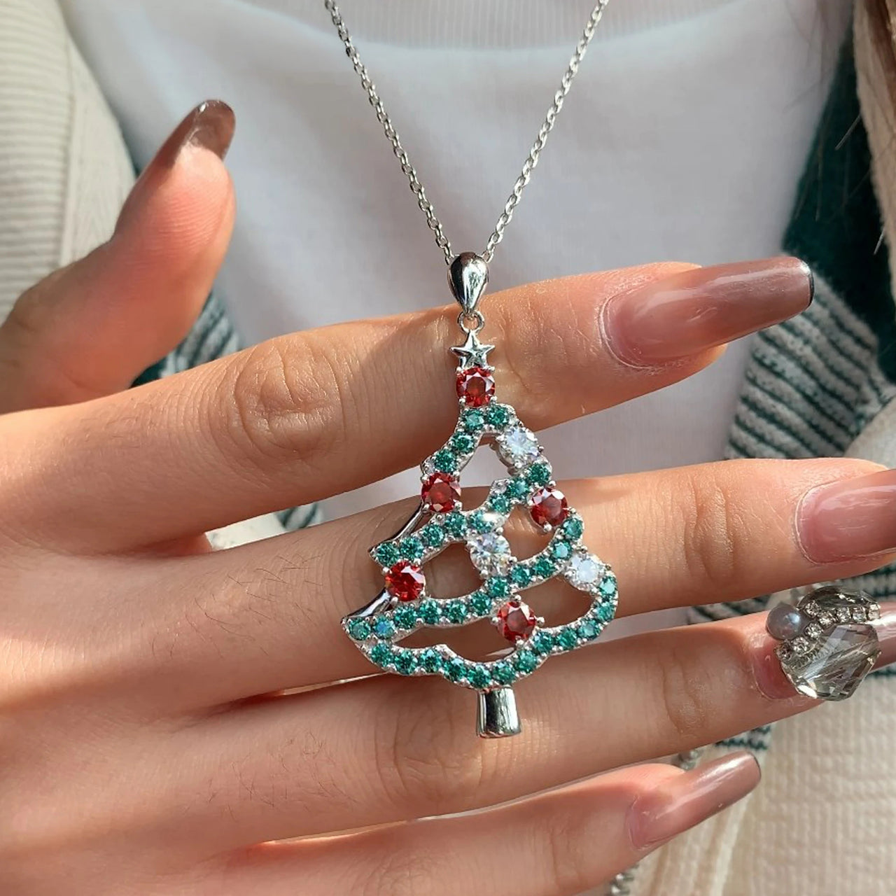 MOISSANIT-ANHÄNGER MIT ZAUBERBAUM-MOIDEN AUS STERLINGSILBER