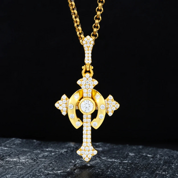 PENDENTIF CRÂNE-CROIX EN MOISANITE ET DIAMANTS 