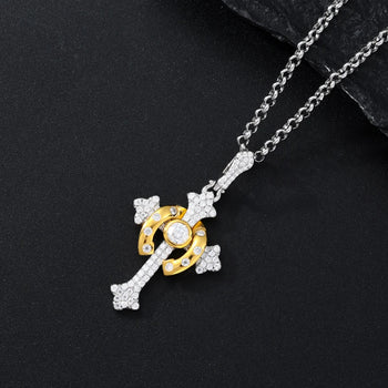 PENDENTIF CRÂNE-CROIX EN MOISANITE ET DIAMANTS 