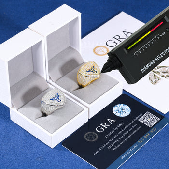 MOISSANIT-FLEDER-DREIECKSRING IN FLEDERMAUSFORM AUS STERLINGSILBER