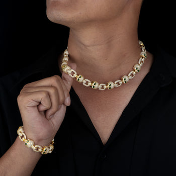 Collier-bracelet en argent sterling orné d'un crâne à œil vert serti de moissanite.