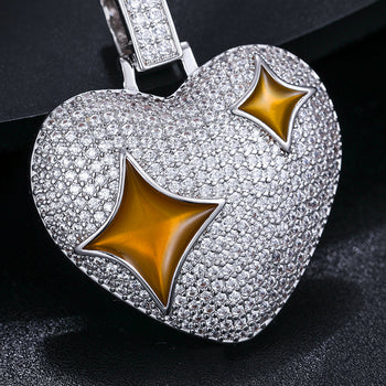 Pendentif cœur en moissanite serti de glace et en argent sterling