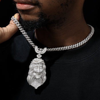 Anhänger mit Jesus-Adlern, besetzt mit Moissanit und verziert mit Eis, aus Sterlingsilber