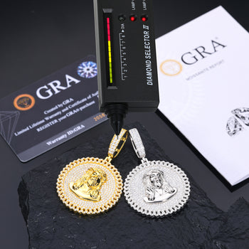 Pendentif tête de Jésus serti de moissanite et en argent sterling