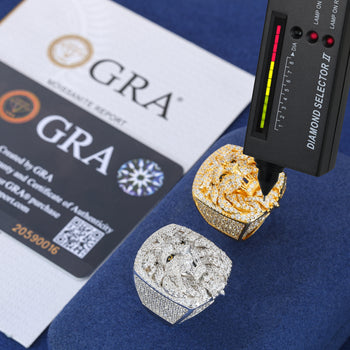 Bague lion sertie de moissanite en argent sterling