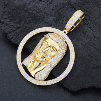 Pendentif rond en argent sterling serti de moissanite représentant le visage de Jésus