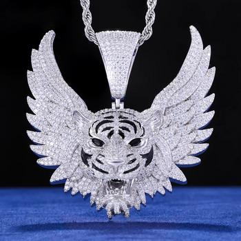 PENDENTIF CRÂNE-CROIX EN MOISANITE ET DIAMANTS 