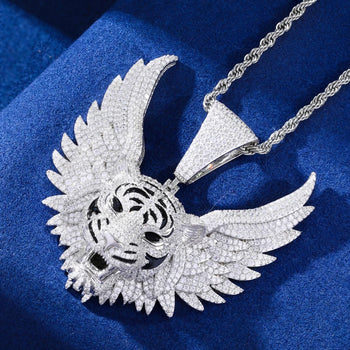 PENDENTIF CRÂNE-CROIX EN MOISANITE ET DIAMANTS 