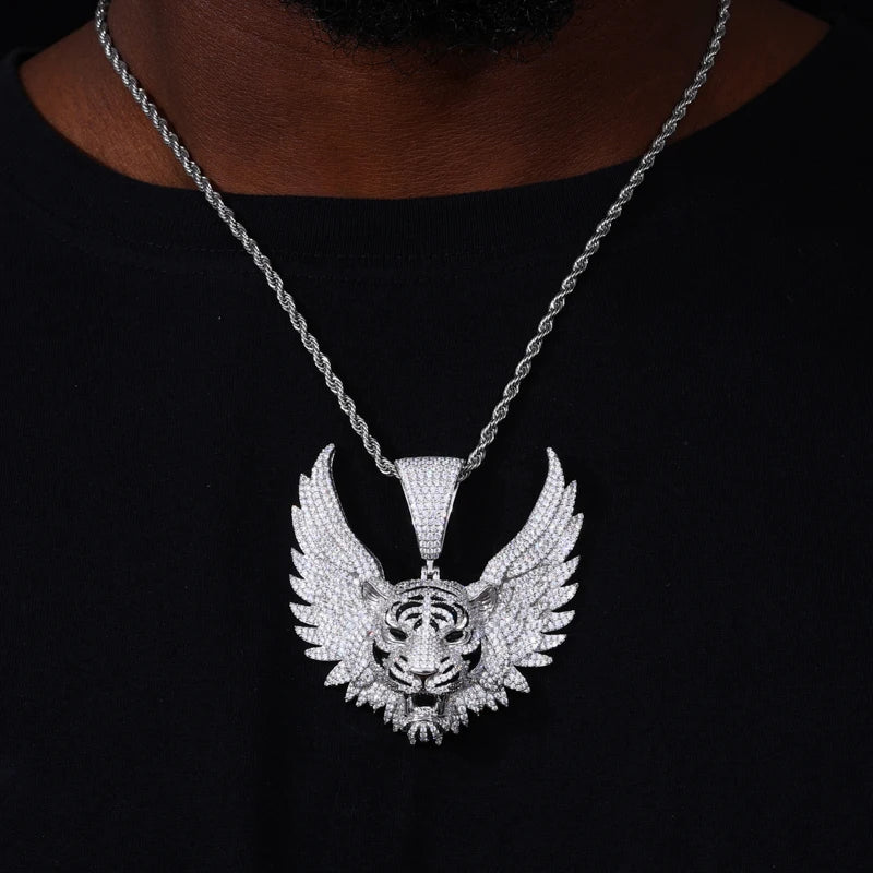 PENDENTIF CRÂNE-CROIX EN MOISANITE ET DIAMANTS 
