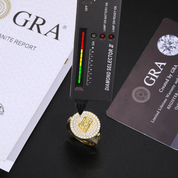 Bague chevalière Jésus en moissanite et argent sterling