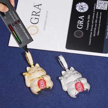 Pendentif chat porte-bonheur en moissanite et argent sterling