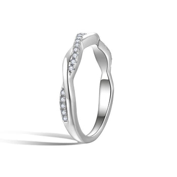 Bague minimaliste torsadée en moissanite et argent sterling