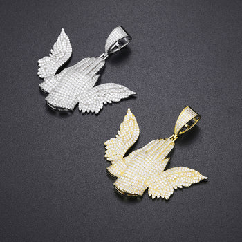 COLLIER PENDENTIF AILE DE MAIN EN PRIÈRE EN MOISSANITE ET ARGENT MASSIF